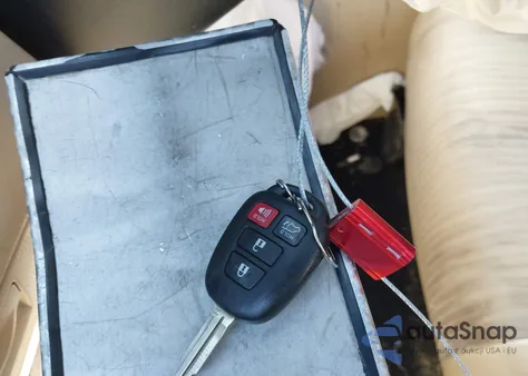 2015 Toyota Highlander Le Plus V6 from USA, damaged, VIN 5TDBKRFH6FS140967